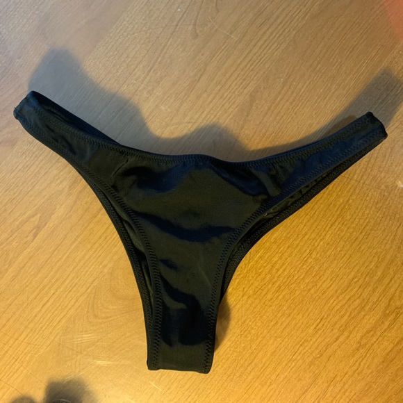 Victoria’s Secret itsy bikini bottom - Picture 1 of 3